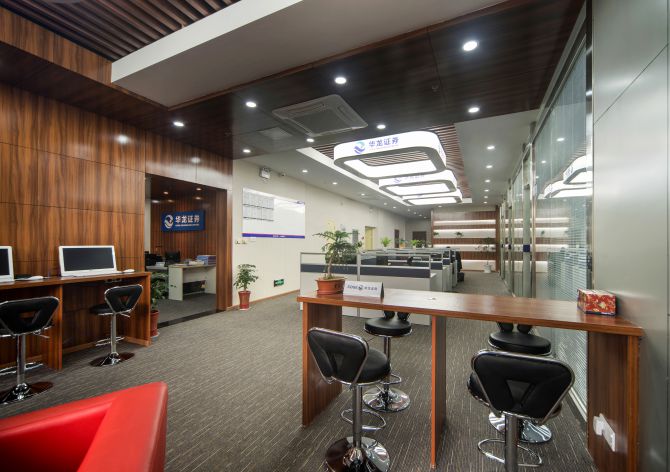 裝修解析：辦公室裝修的細節問題：天、地、隔(圖1)